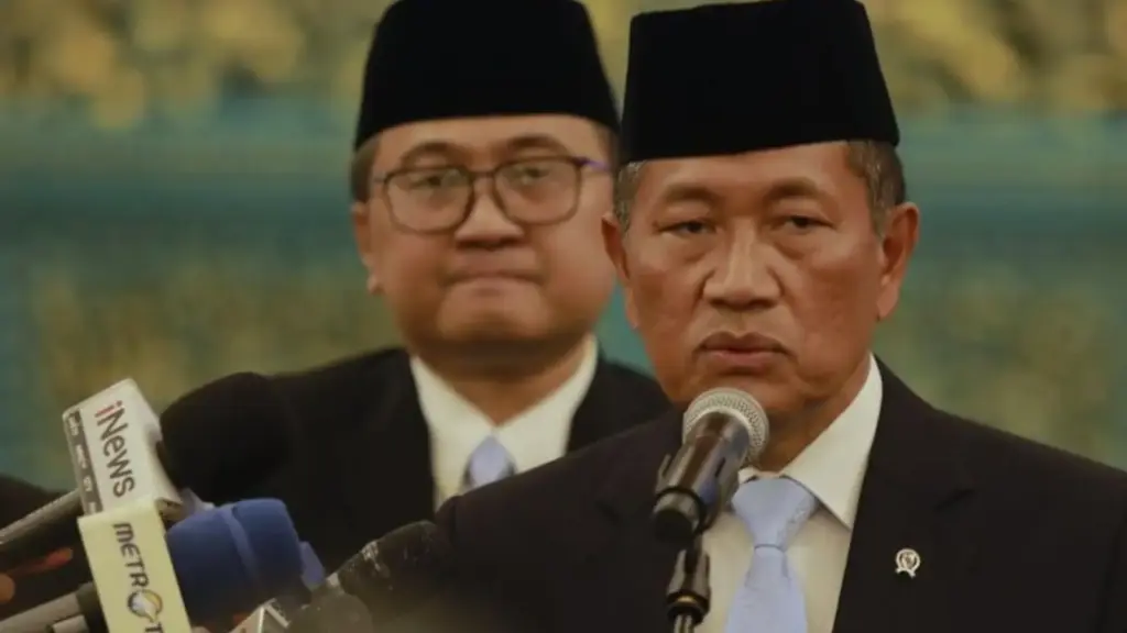 Donny Ermawan Taufanto sebagai Gubernur Universitas Republik Indonesia